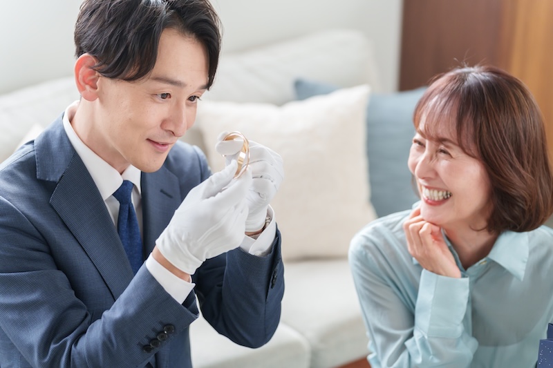 貴金属の出張買取査定イメージ